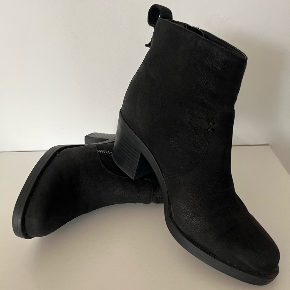 Crown Vintage Boots